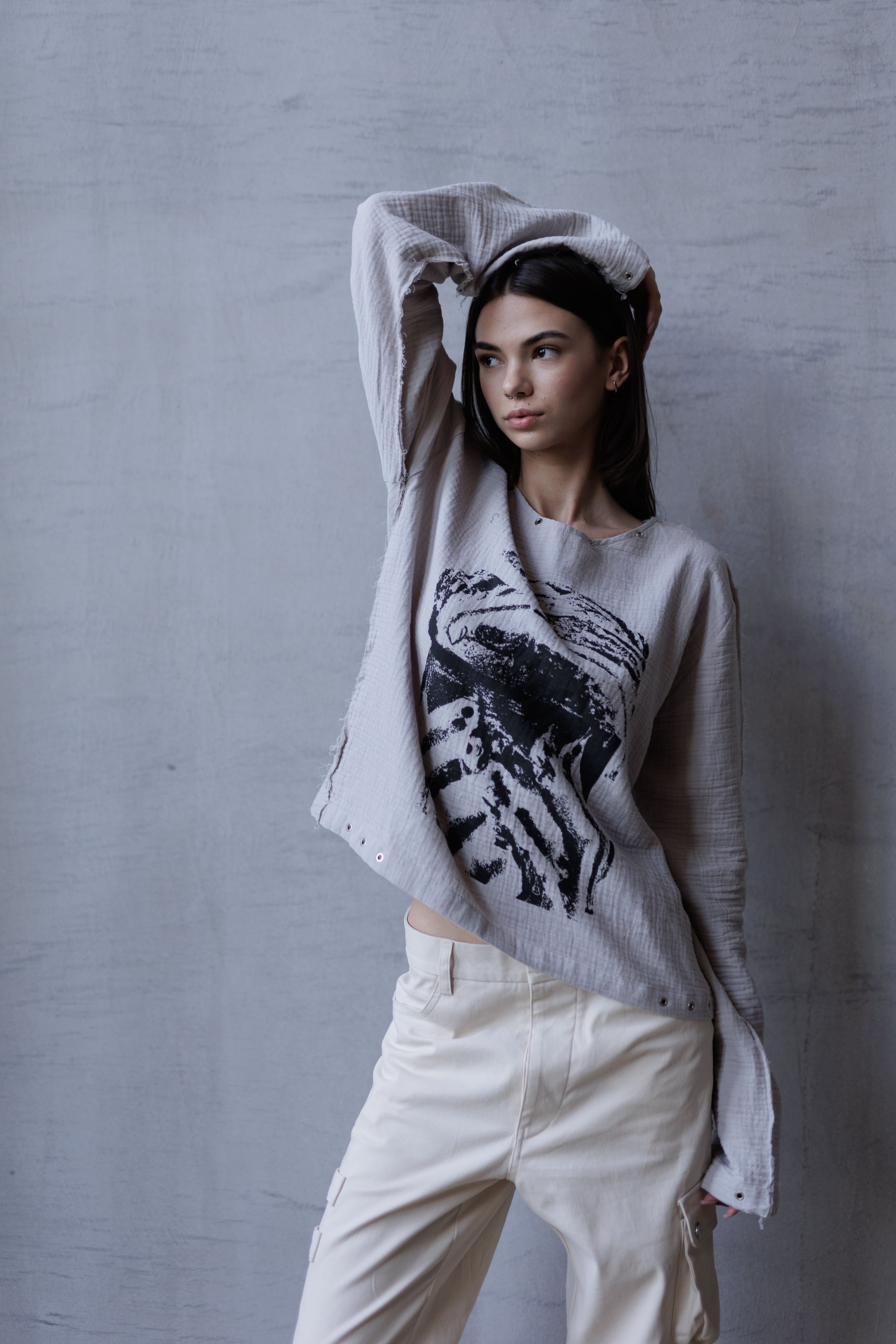 “Pernicious” muslin distressed sweater (Grey)