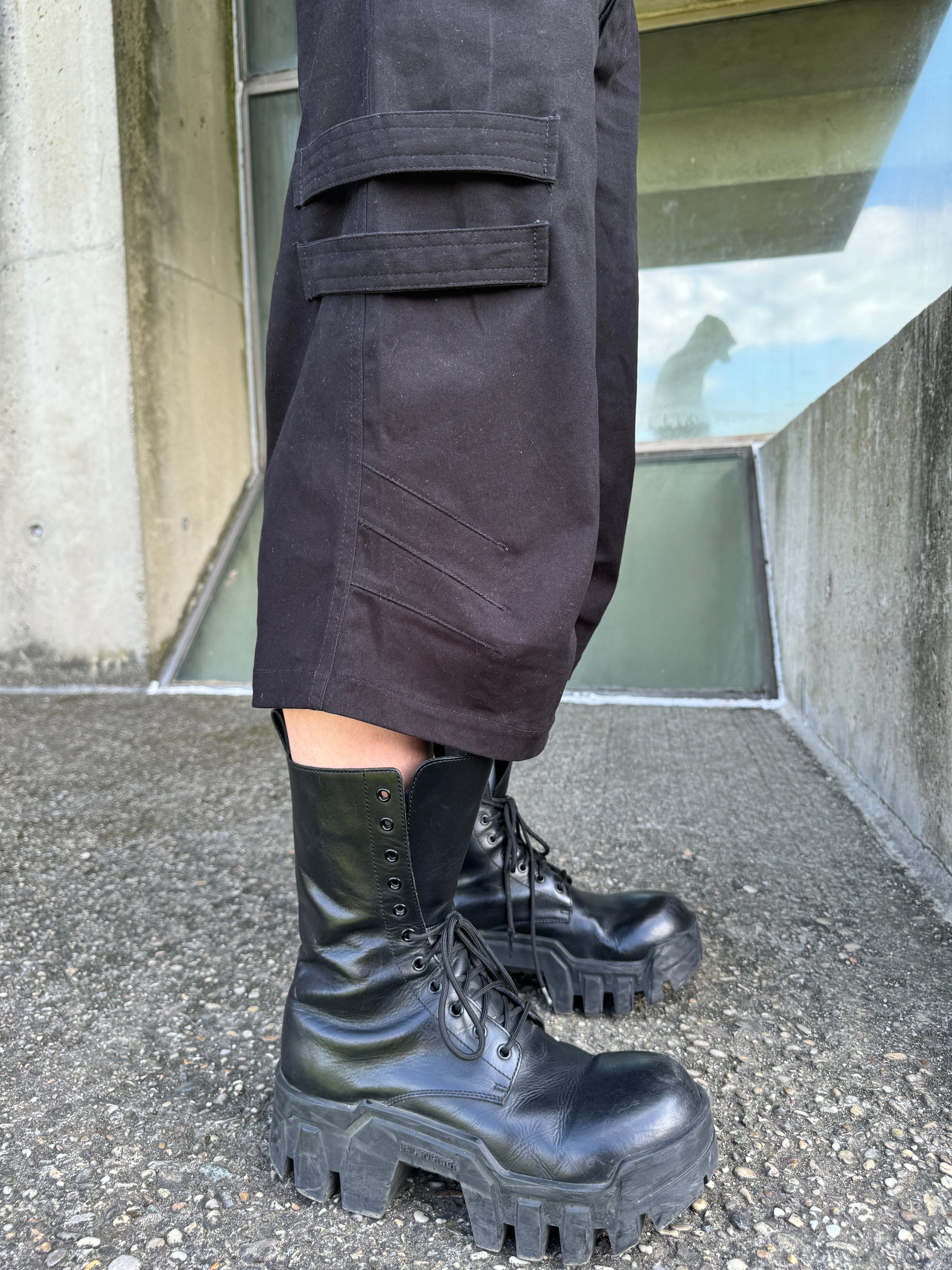“NITER” FLARED SHORTS
